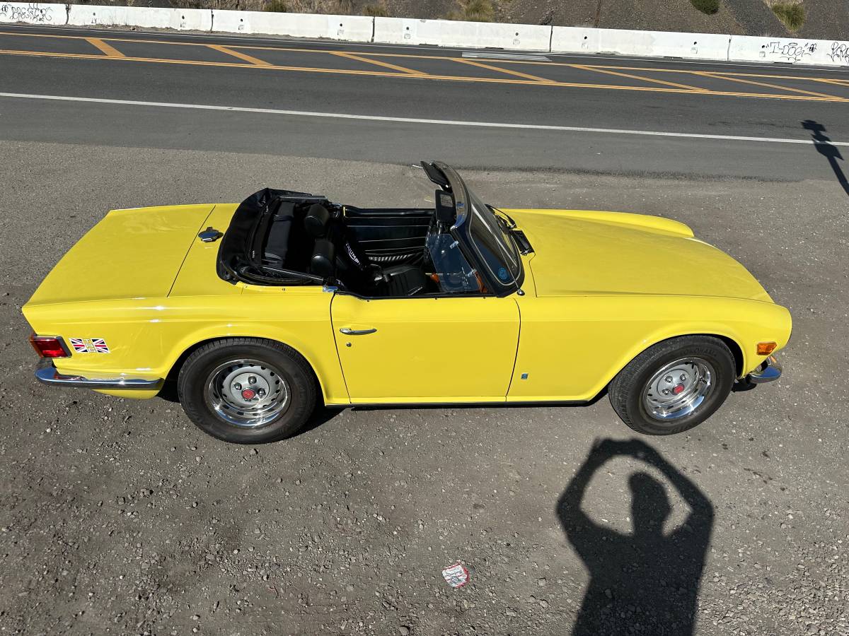 Triumph-Tr6-1973-10