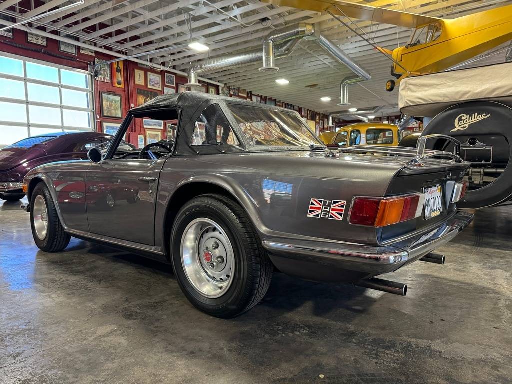 Triumph-Tr6-1973-3