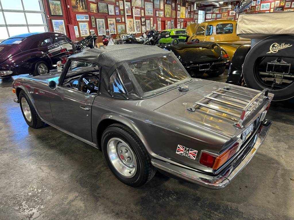 Triumph-Tr6-1973-4