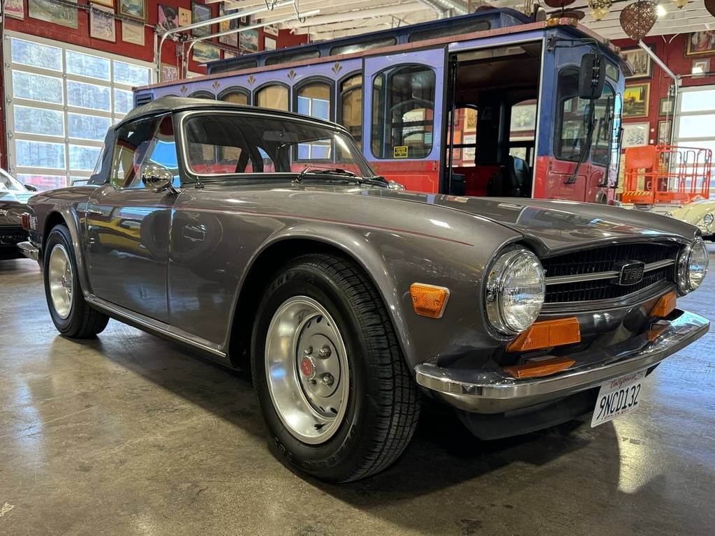 Triumph-Tr6-1973-8