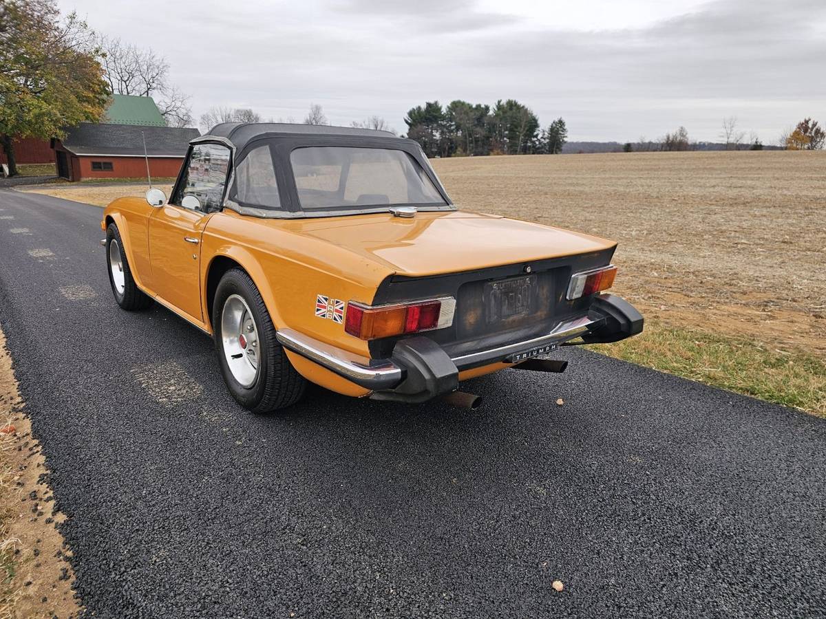 Triumph-Tr6-convertible-1976-3