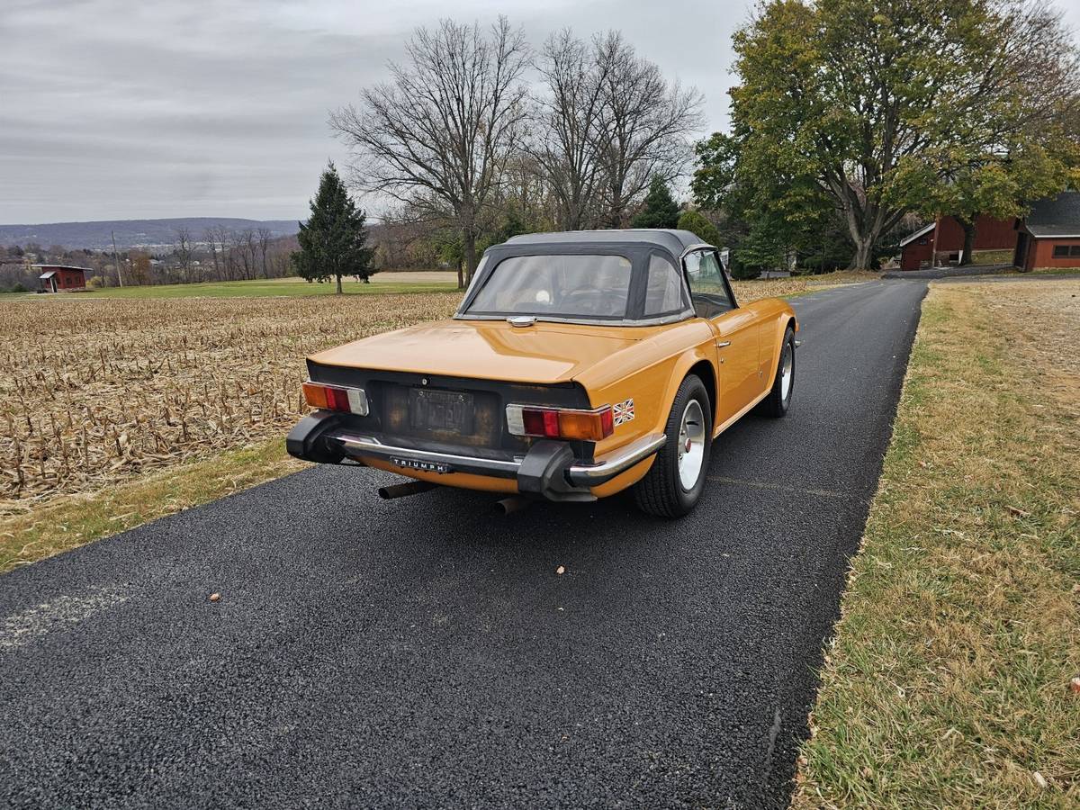 Triumph-Tr6-convertible-1976-5