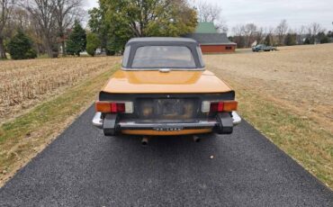 Triumph-Tr6-convertible-1976-6