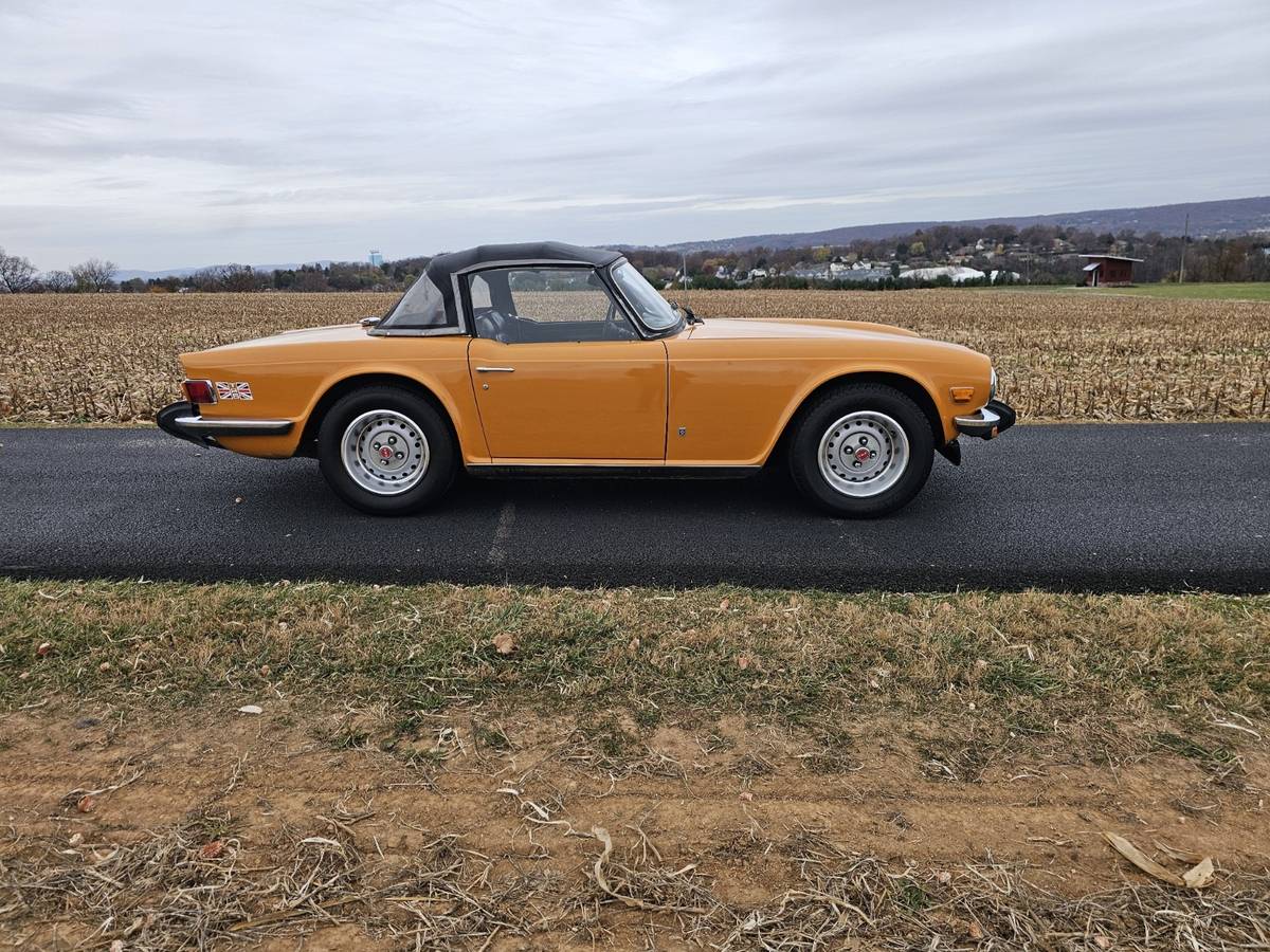 Triumph-Tr6-convertible-1976-8