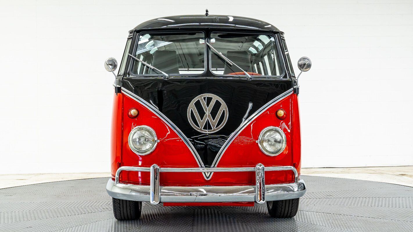 Volkswagen-21-Window-Custom-Bus-1966-1