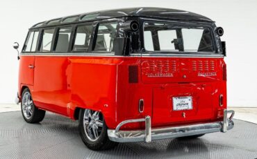 Volkswagen-21-Window-Custom-Bus-1966-10