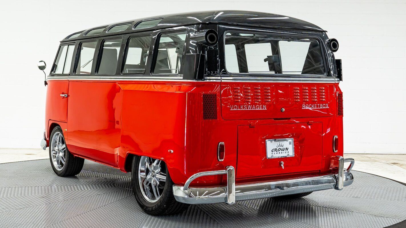 Volkswagen-21-Window-Custom-Bus-1966-10