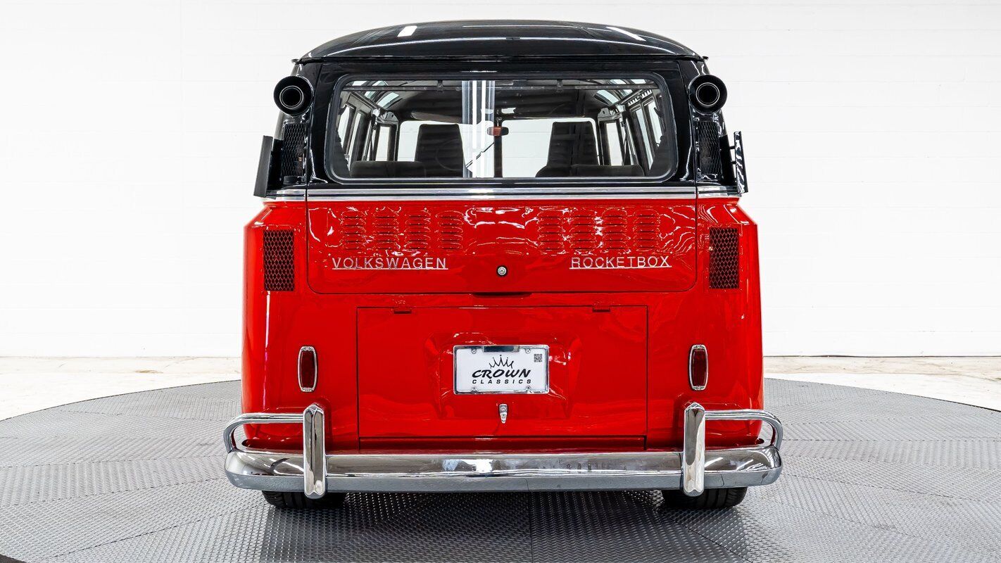 Volkswagen-21-Window-Custom-Bus-1966-11