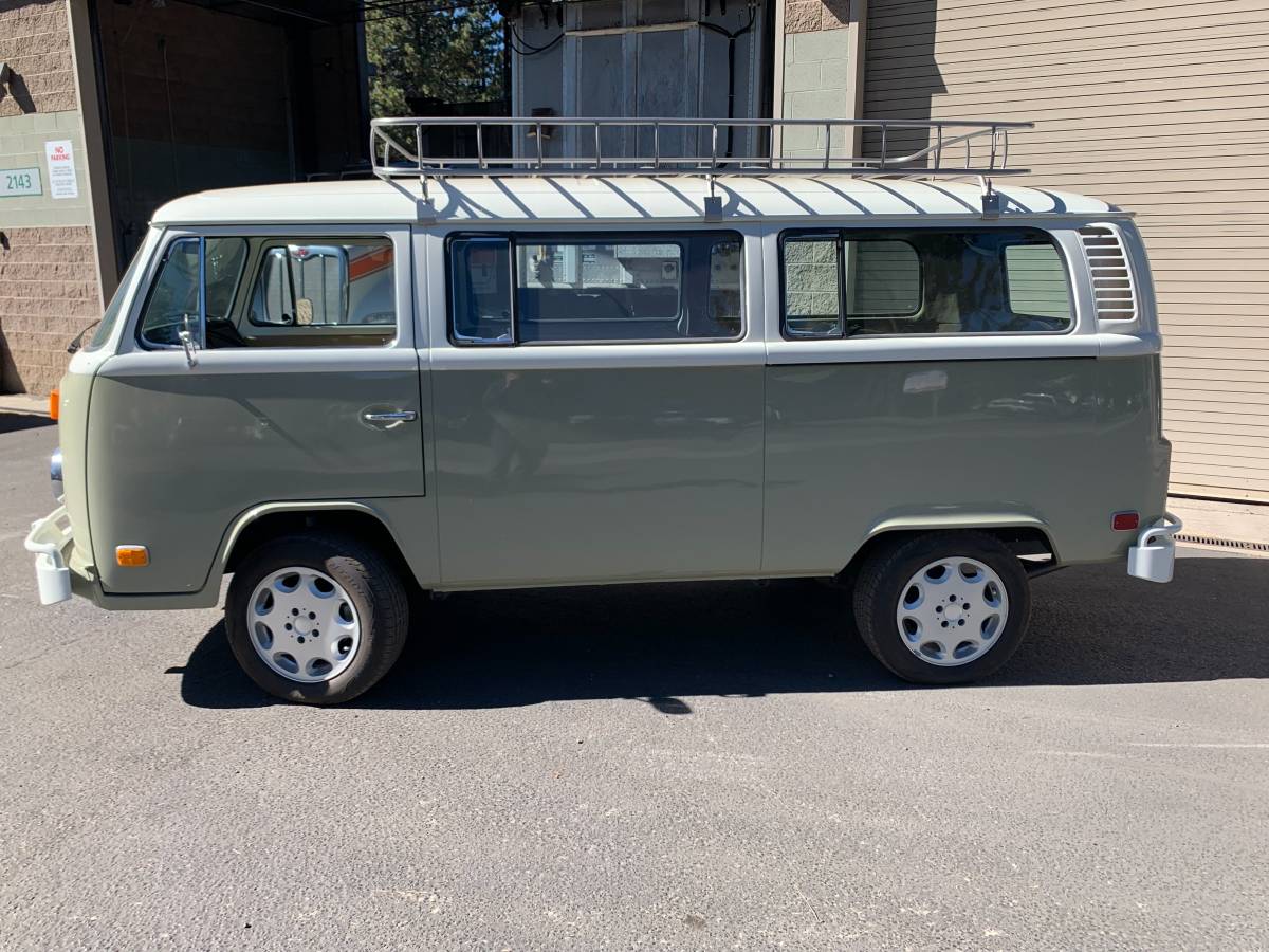 Volkswagen-Bus-1974-16