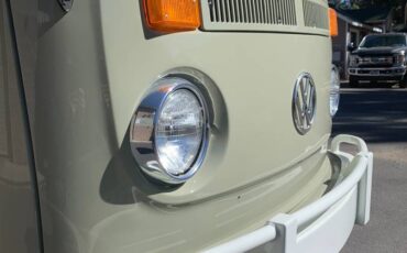 Volkswagen-Bus-1974