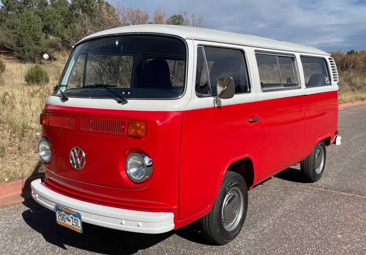 Volkswagen-Bus-1979-1