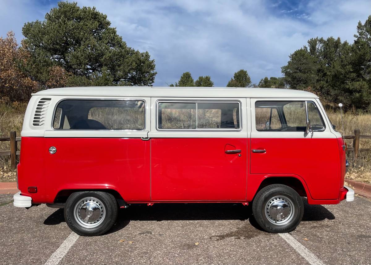 Volkswagen-Bus-1979-4