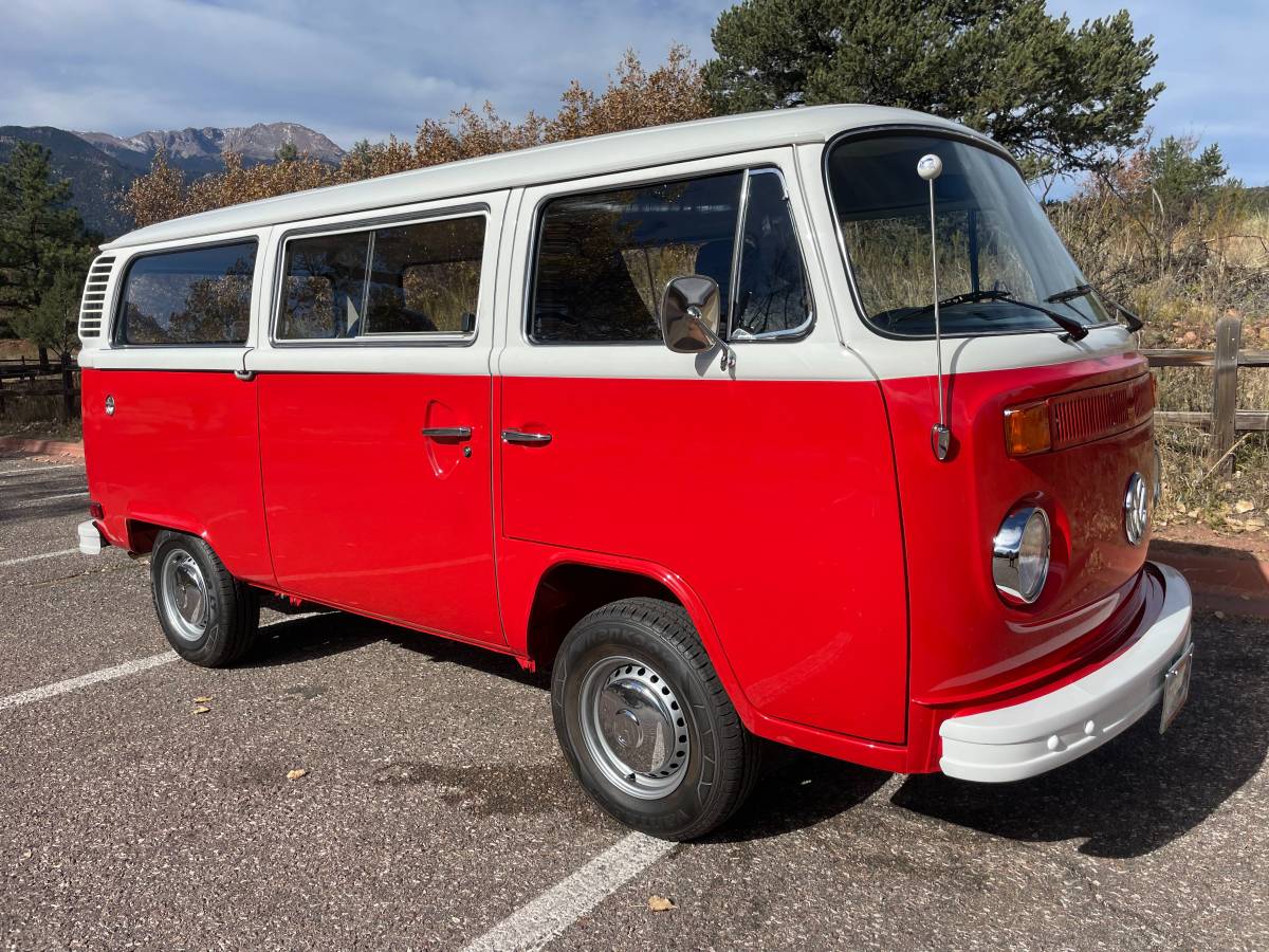 Volkswagen-Bus-1979-5