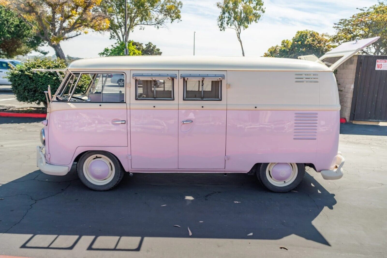 Volkswagen-BusVanagon-1961-3