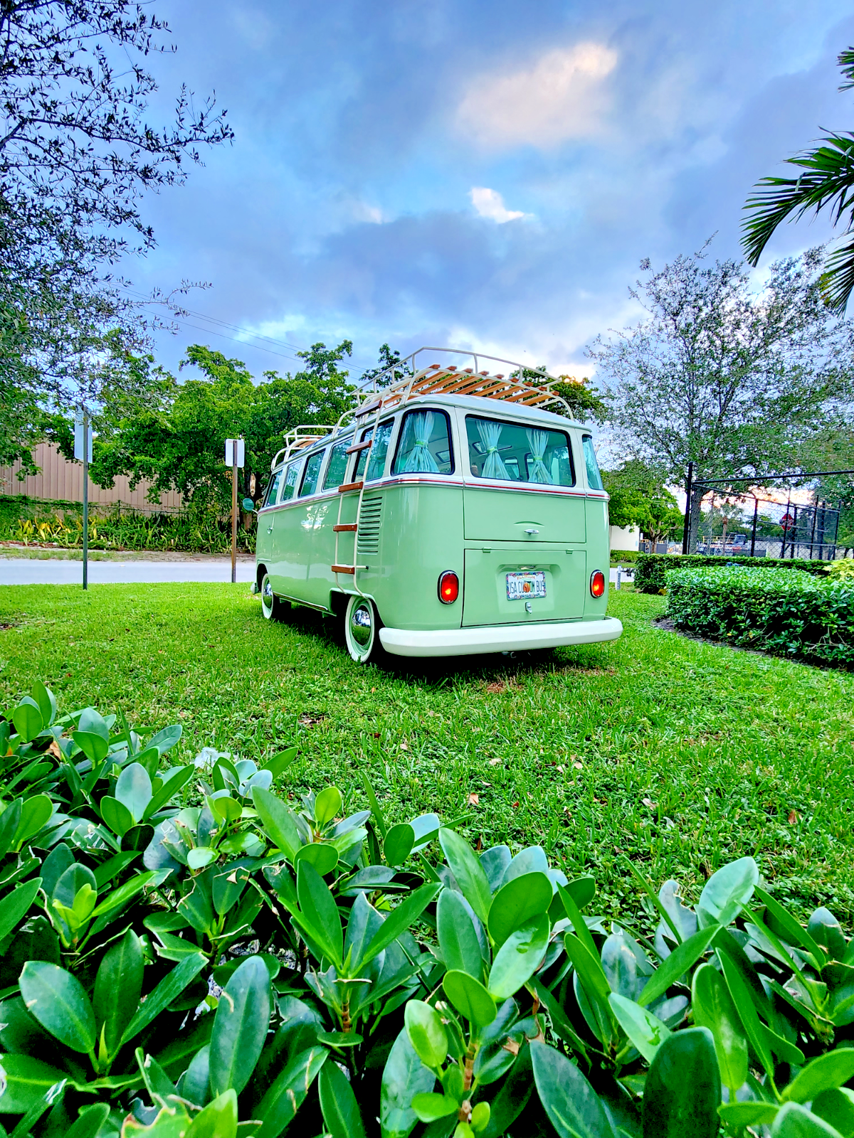 Volkswagen-BusVanagon-1972-12