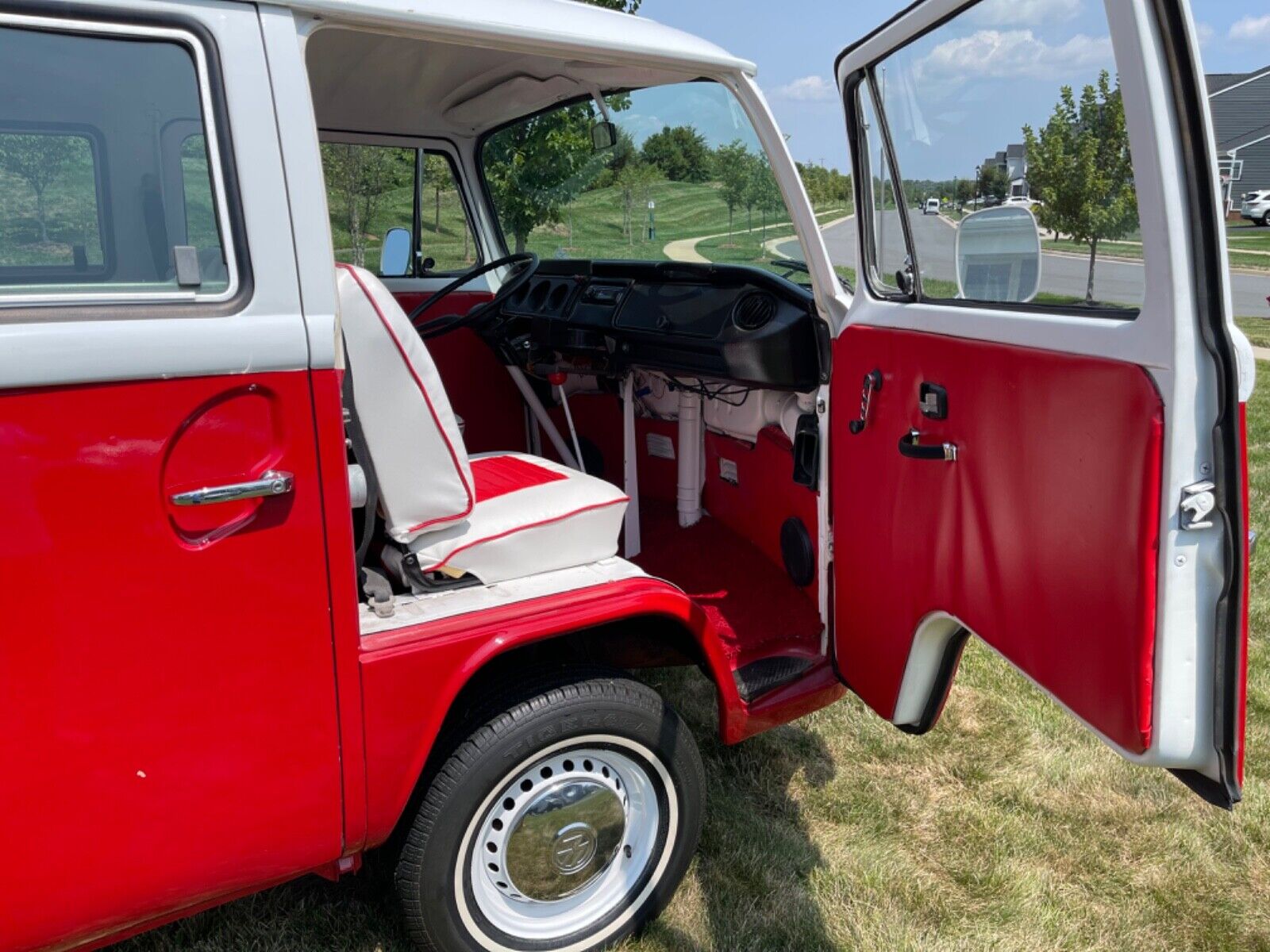 Volkswagen-BusVanagon-1973-12