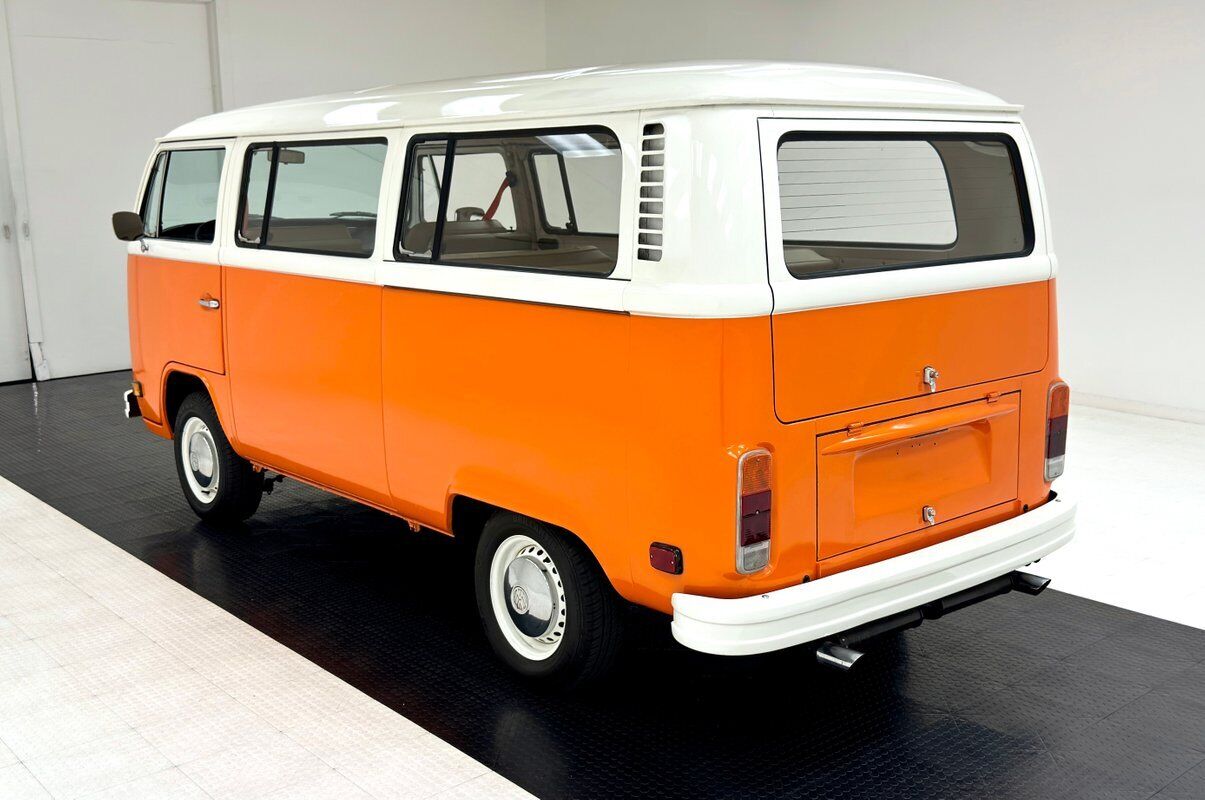 Volkswagen-BusVanagon-1974-2