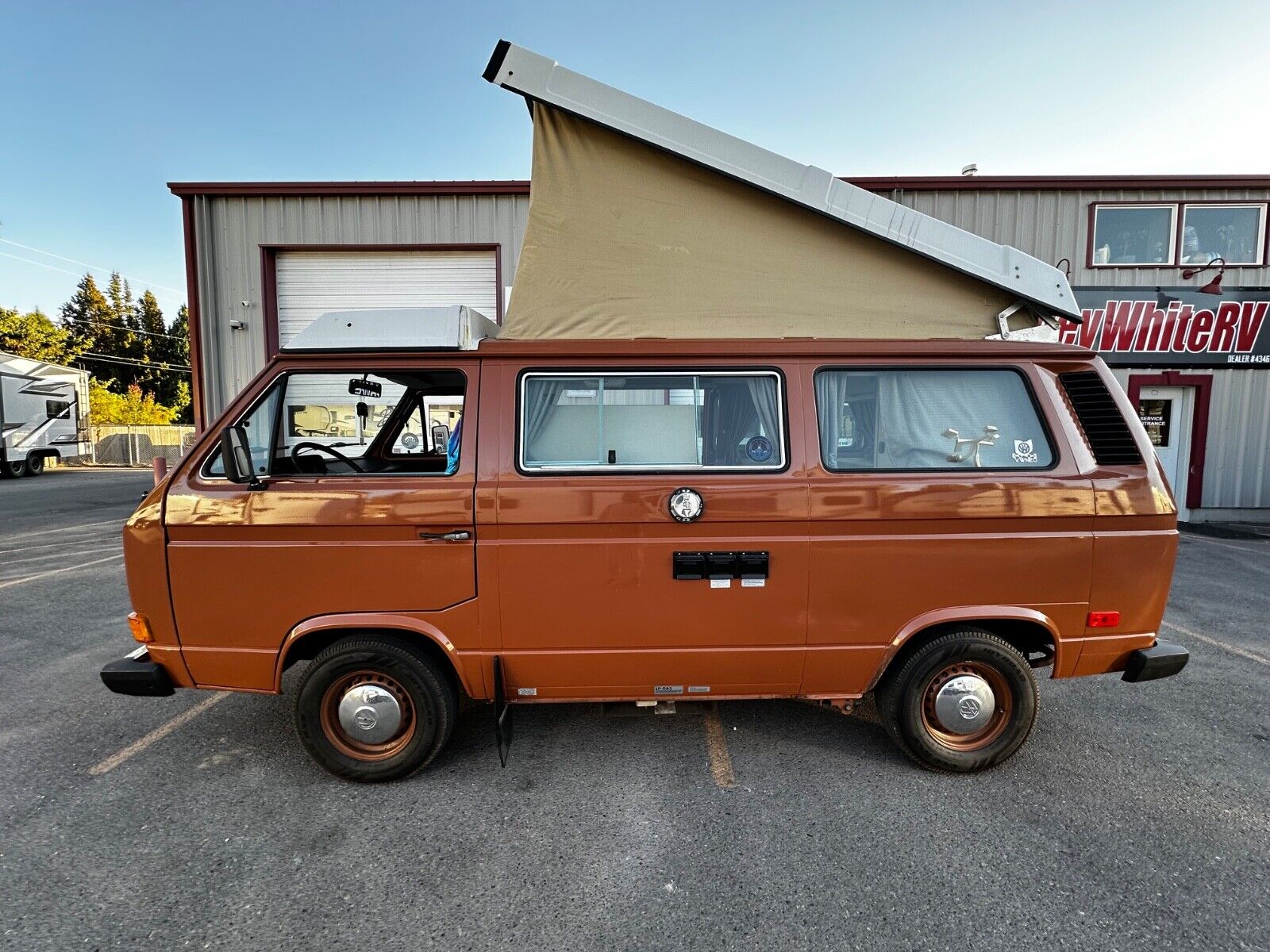 Volkswagen-BusVanagon-1982-5