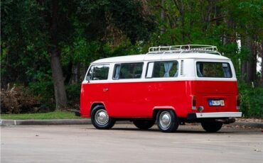 Volkswagen-BusVanagon-1984-13