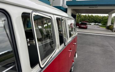 Volkswagen-BusVanagon-Van-1967-34