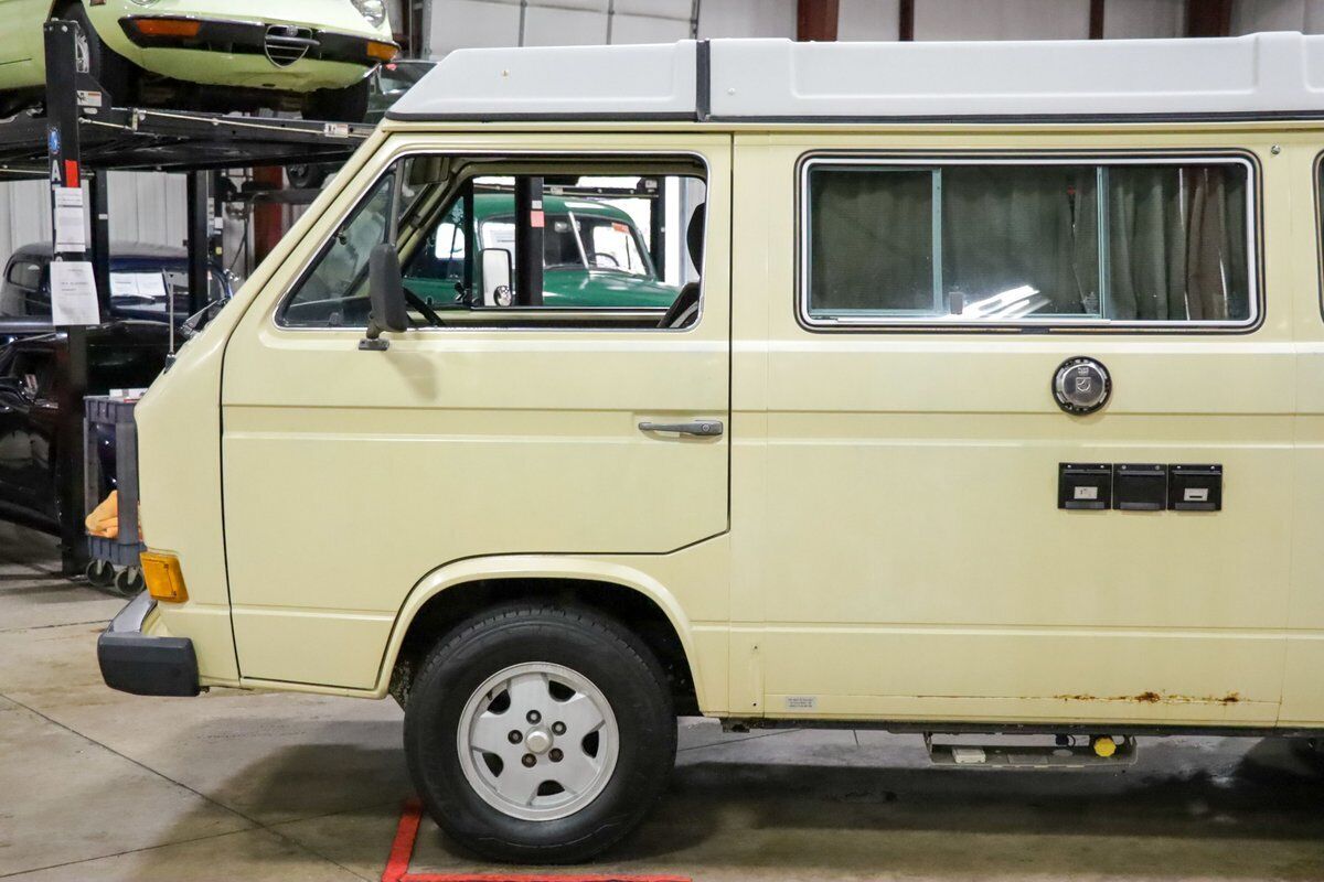 Volkswagen-BusVanagon-Van-1982-2