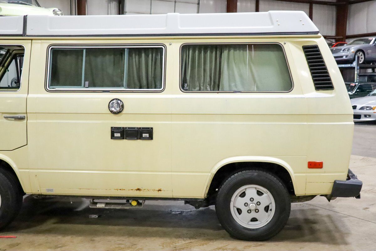 Volkswagen-BusVanagon-Van-1982-4