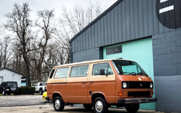 Volkswagen-BusVanagon-Van-1984-10