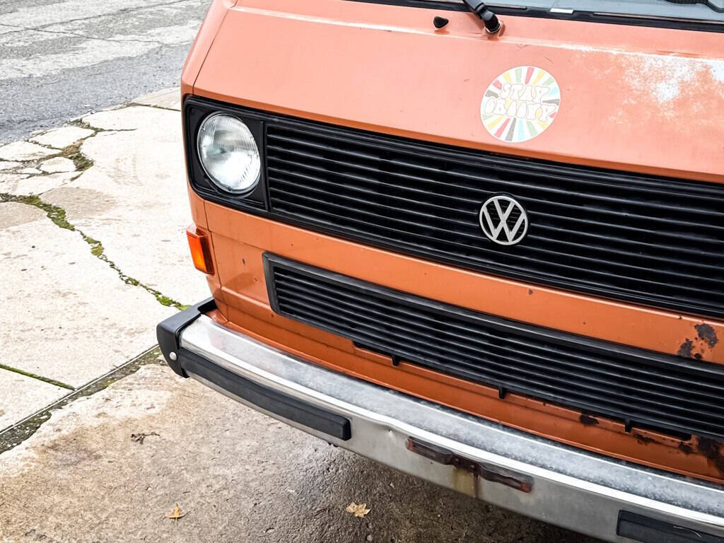 Volkswagen-BusVanagon-Van-1984-14