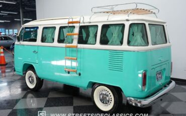 Volkswagen-BusVanagon-Van-1984-6