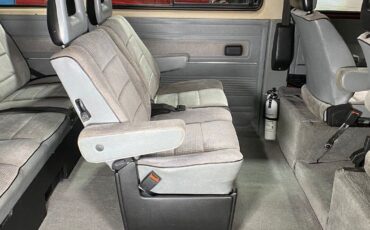 Volkswagen-BusVanagon-Van-1991-17