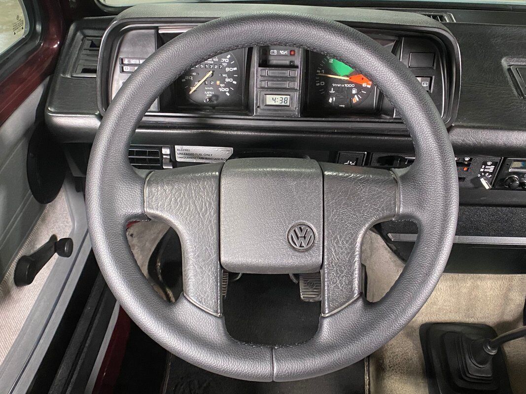 Volkswagen-BusVanagon-Van-1991-25