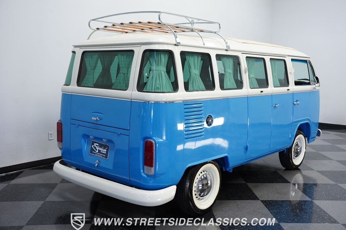 Volkswagen-BusVanagon-Van-1993-10