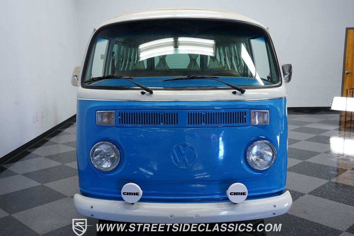 Volkswagen-BusVanagon-Van-1993-15