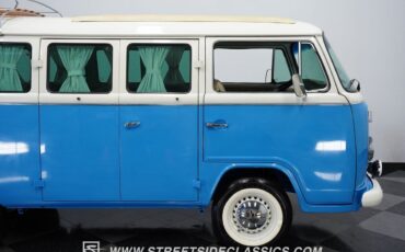 Volkswagen-BusVanagon-Van-1993-28