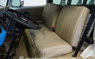 Volkswagen-BusVanagon-Van-1993-39