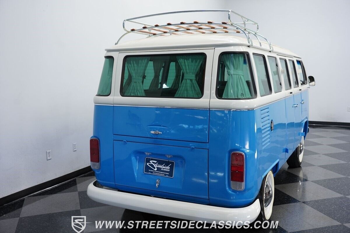 Volkswagen-BusVanagon-Van-1993-9