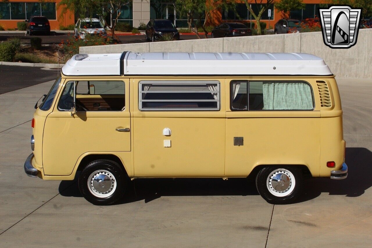 Volkswagen-Camper-1978-10