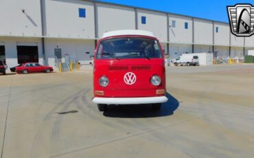 Volkswagen-Camper-Bus-1971-2