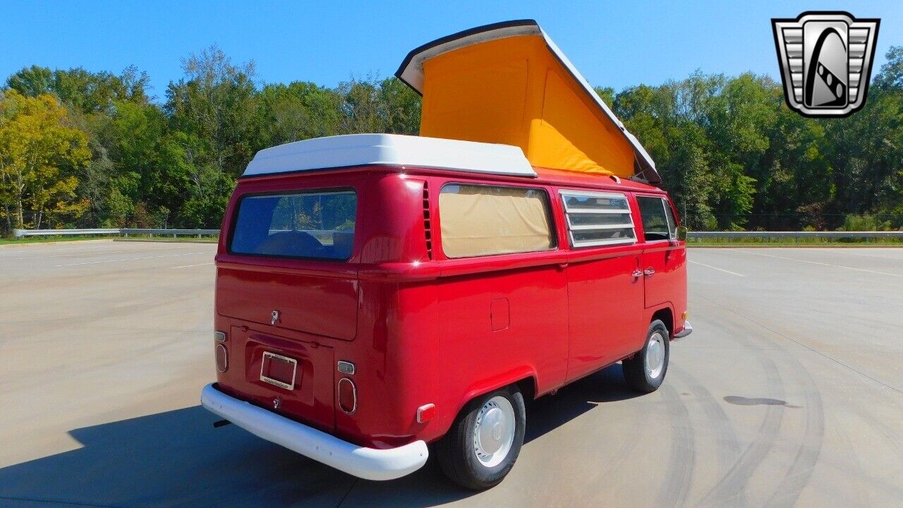 Volkswagen-Camper-Bus-1971-5