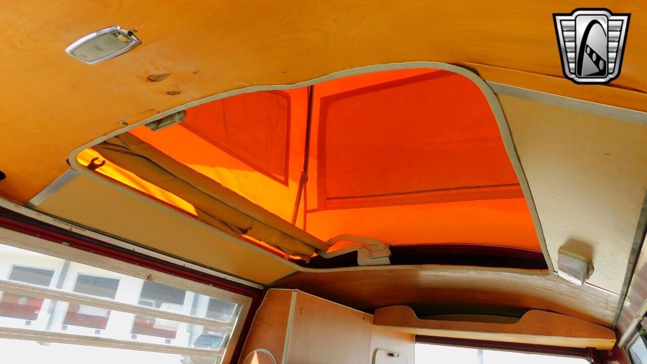 Volkswagen-Camper-Bus-1971-7