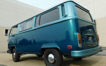 Volkswagen-Camper-Van-1974-10