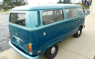 Volkswagen-Camper-Van-1974-3