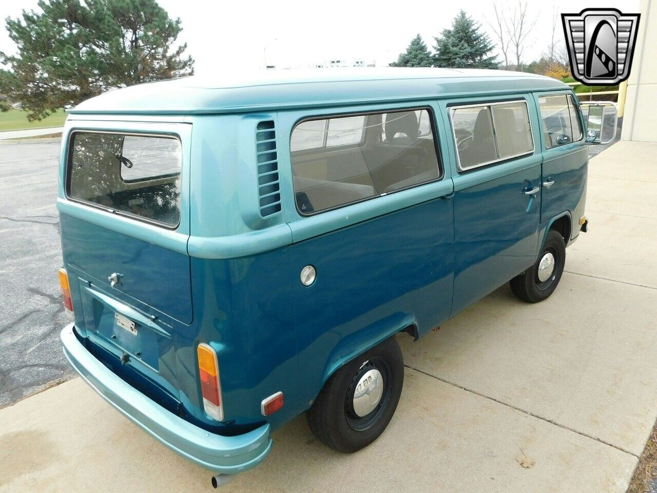 Volkswagen-Camper-Van-1974-3