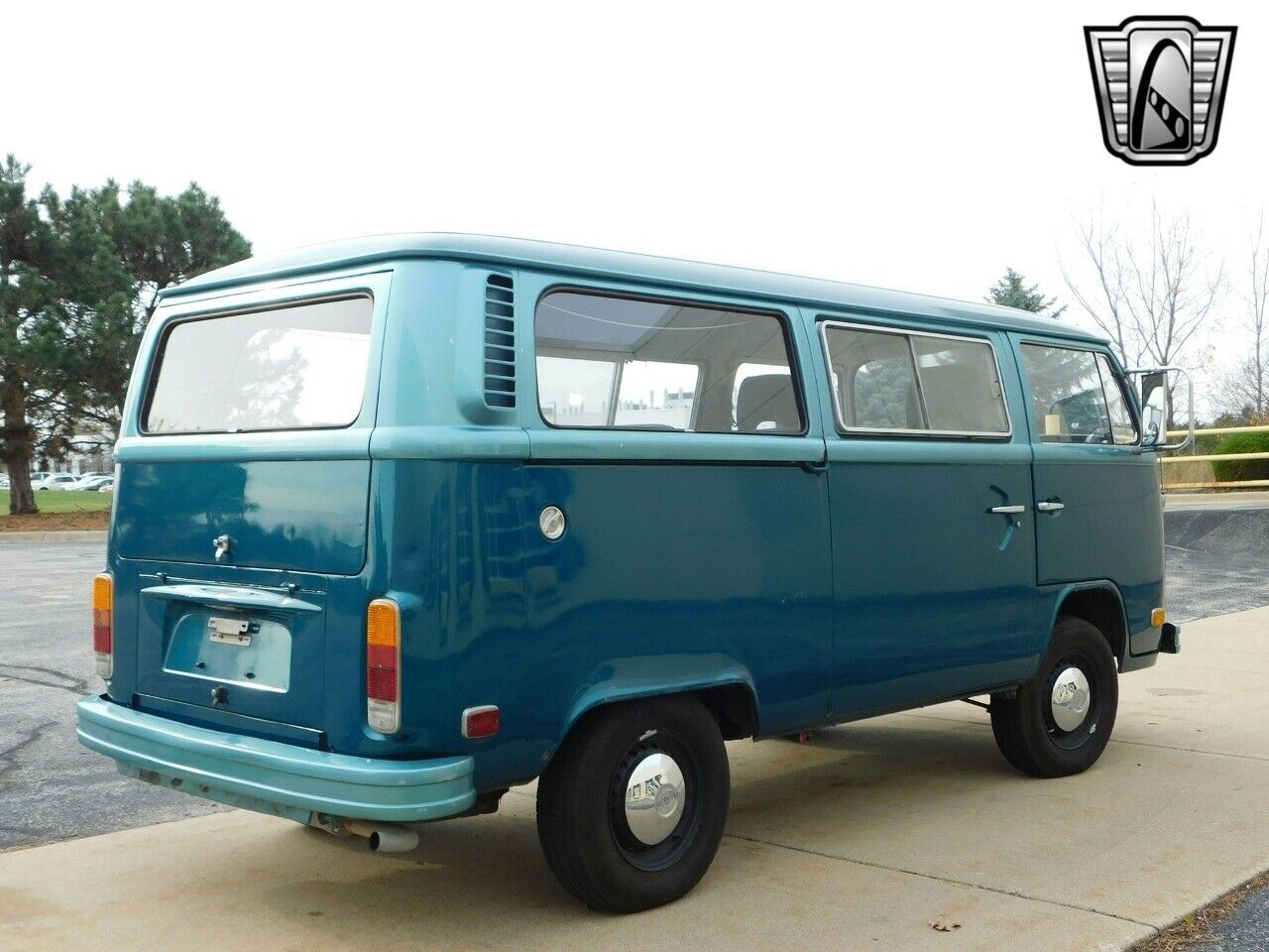 Volkswagen-Camper-Van-1974-5