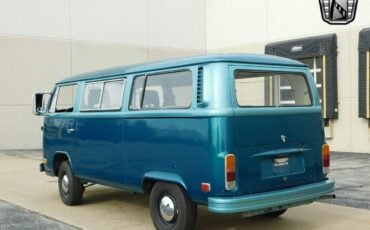 Volkswagen-Camper-Van-1974-6