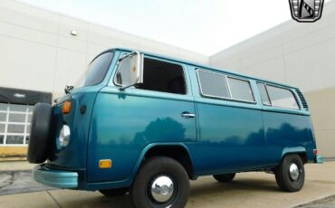 Volkswagen-Camper-Van-1974-7