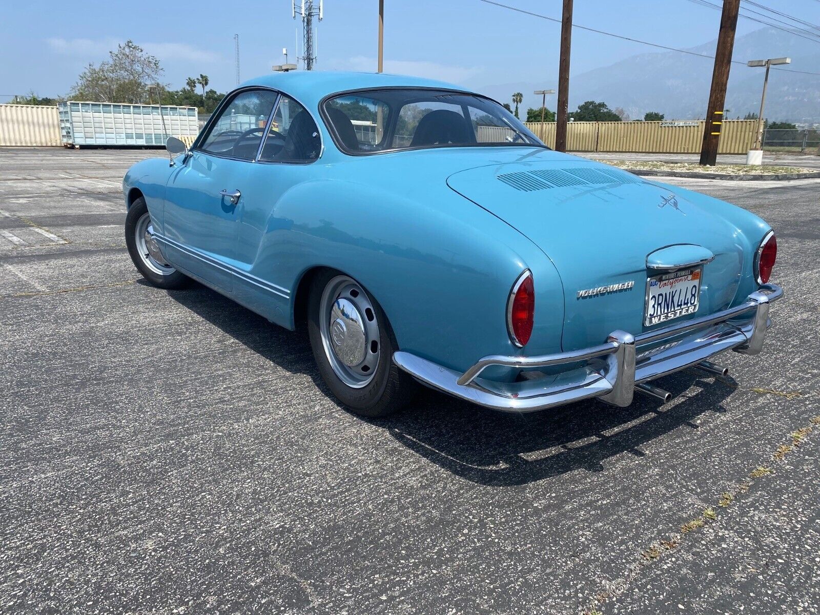 Volkswagen-Karmann-Ghia-Coupe-1967-1