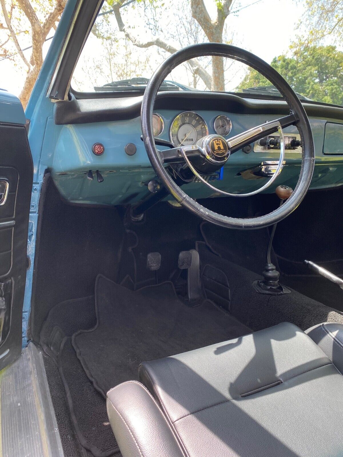 Volkswagen-Karmann-Ghia-Coupe-1967-10