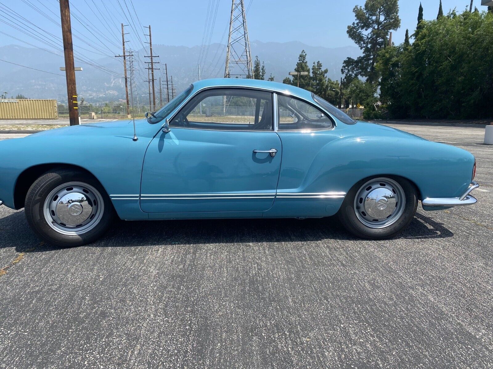 Volkswagen-Karmann-Ghia-Coupe-1967-2