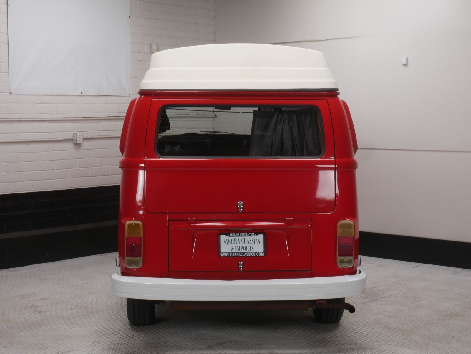 Volkswagen-T2B-Camper-Van-1973-10